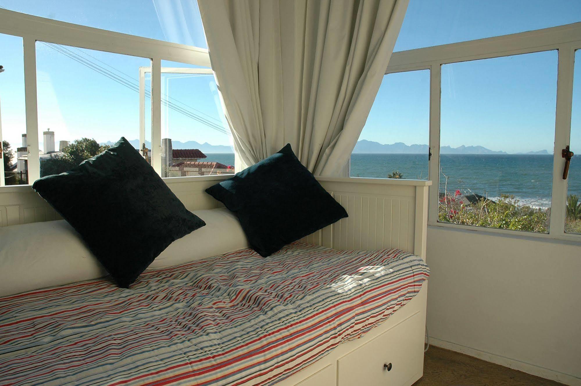 Blue On Blue Bed And Breakfast St James Exteriér fotografie